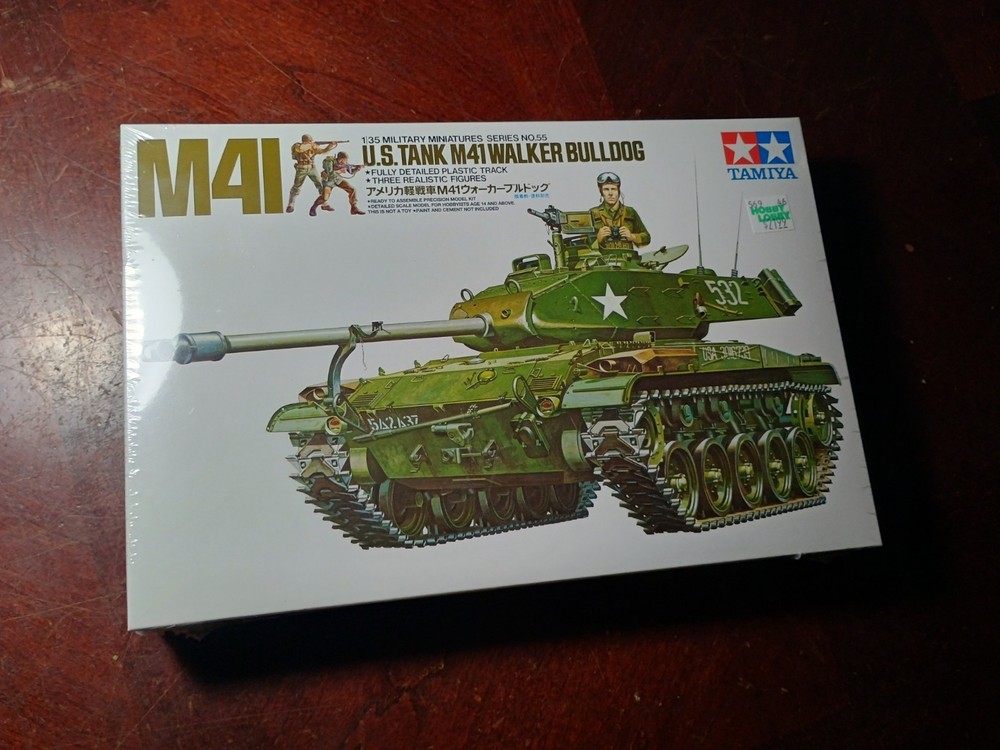 Tamiya 1:35 U.S. Tank M41 Walker Bulldog Plastic Model Kit 35055