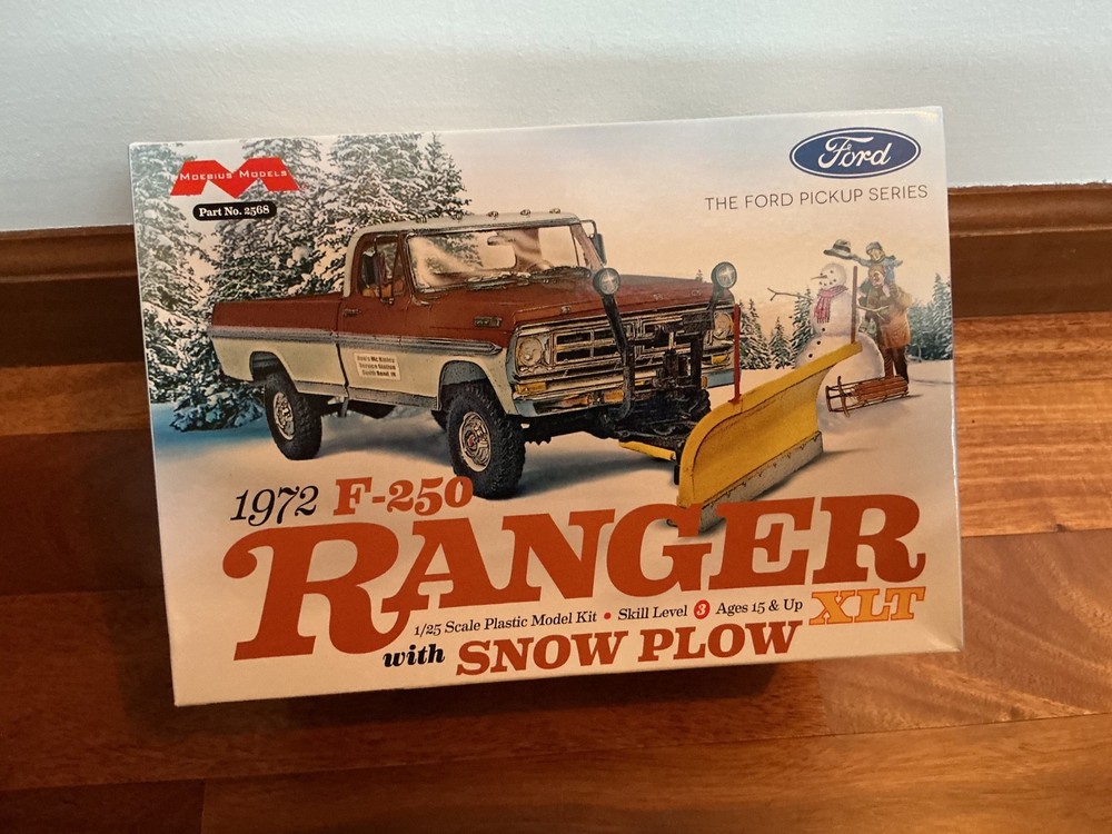 Moebius Models 2568 1972 F0RD F-250 4×4 with Snow Plow Plastic Model Kit
