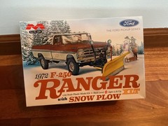 Moebius Models 2568 1972 F0RD F-250 4×4 with Snow Plow Plastic Model Kit