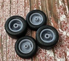 1/24 Scale: 15-inch “Mopar Steel W/ Dog Dish” Resin Wheels W/ Wide Rear Tires￼