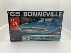 AMT 1965 Bonneville Sport Coupe – 1/25 Scale Model Kit – AMT – 1260