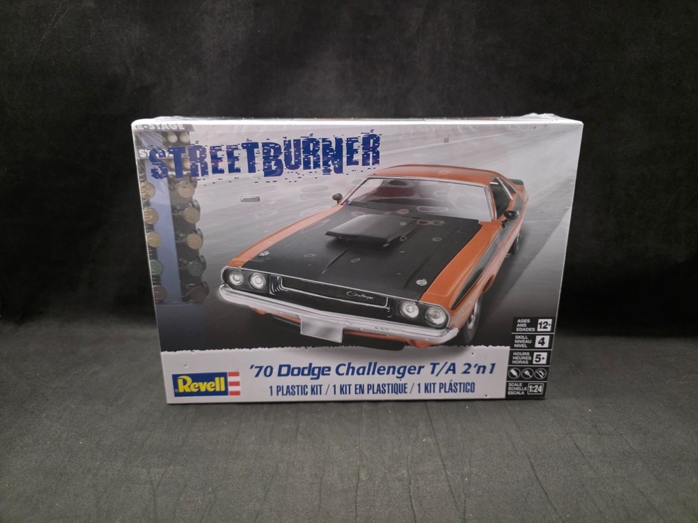 Revell ’70 Dodge Challenger T/A – 1:24 Scale Plastic Model Kit 85-2596