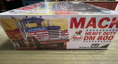 MPC 899 MACK DM800 HEAVY DUTY SEMI TRACTOR TRUCK MODEL KIT 1:25 SCALE MPC899 NEW