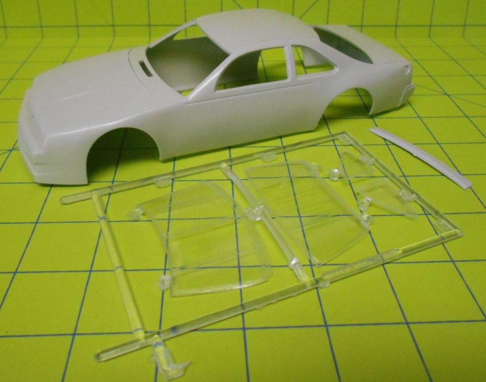 BODY – 1989-1993 NASCAR FORD THUNDERBIRD STOCK CAR BODY & GLASS – 1/25 SCALE