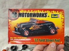 Revell Motorworks 1932 Ford Street Rod 1/24 Model Kit Skill 2