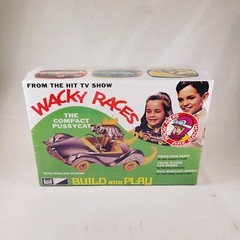 MPC Wacky Races “The Compact Pussycat” Build and Play Model Kit – New