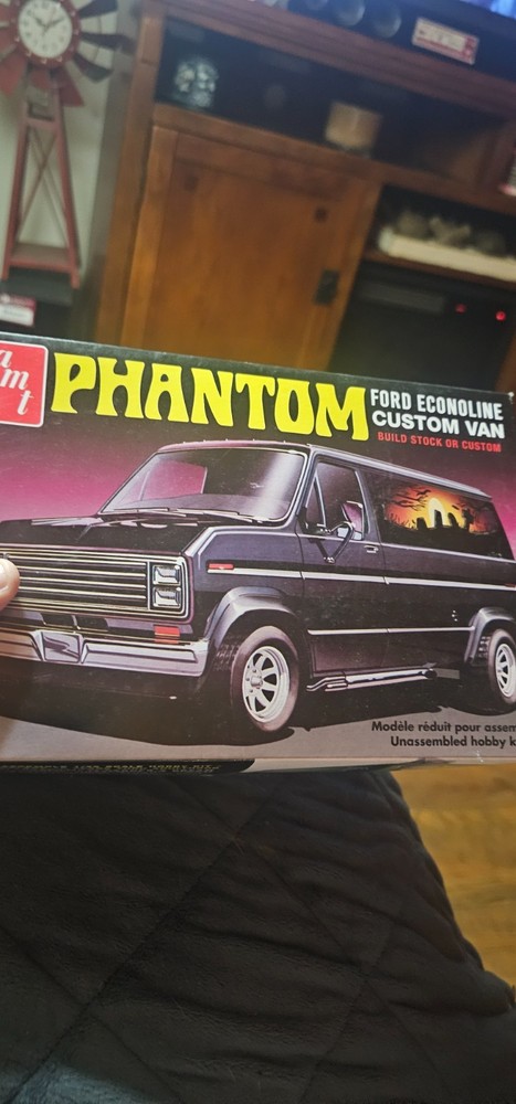 Vintage AMT PHANTOM Ford Econoline Custom Van Model Kit T418 1/25
