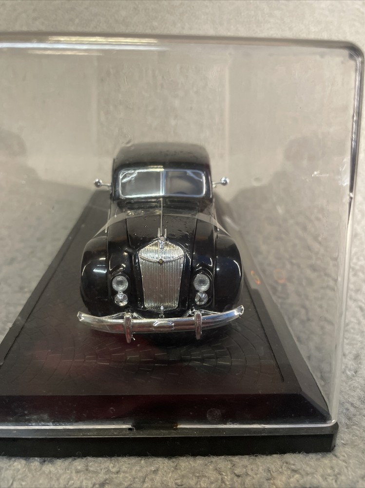 1:32 SCALE METAL 1936 CHRYSLER AIRFLOW SEDAN DIECAST MODEL SIGNATURE MODEL
