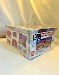AMT DODGE 1969 Daytona Auto Art Series model kit NEW in FACTORY SEALED “TIN BOX”
