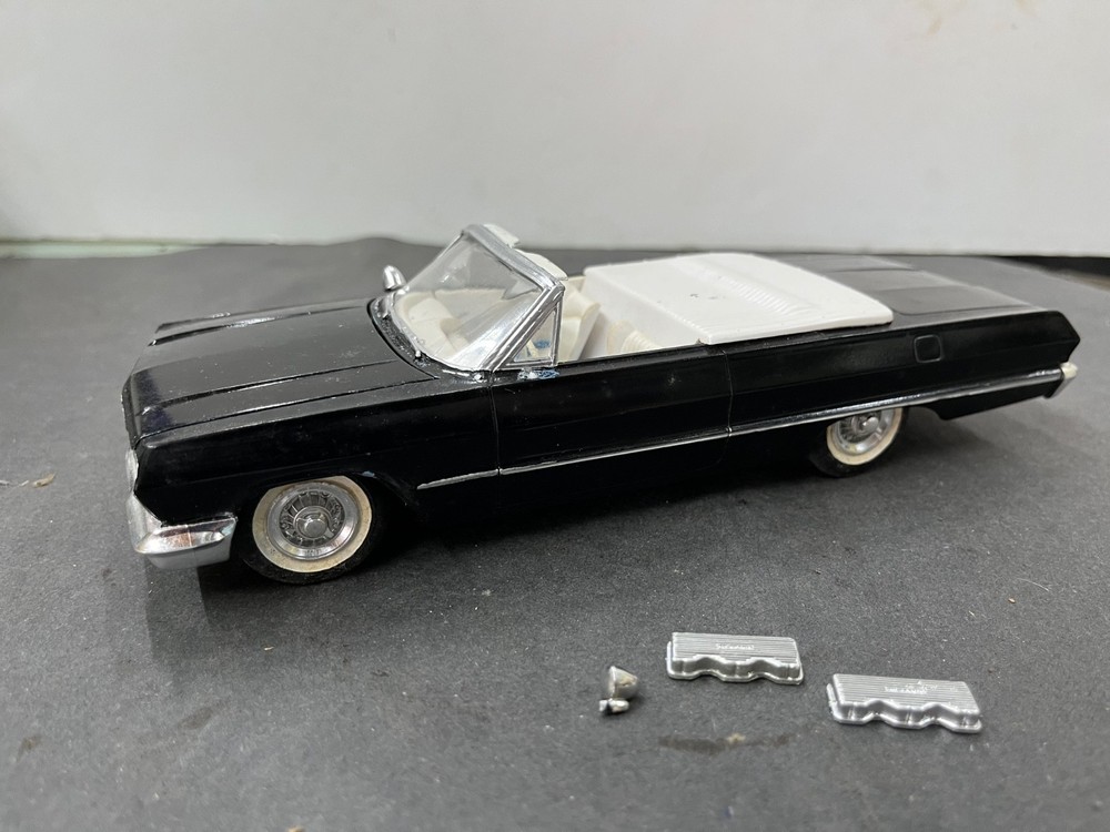 C12 AMT 1963 Chevy Impala Convertible Annual built 1/25 model McM.
