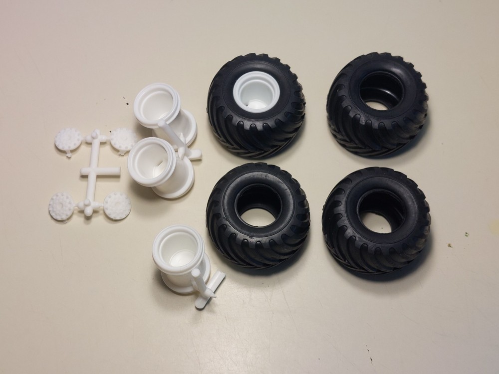 1/32 Monster Truck OR 1/24 1/25 Tractor Pull Mud Tires/wheels