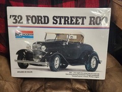 Monogram ’32 Ford Street Rod 1/8th Scale Sealed NIB Model Kit 2602