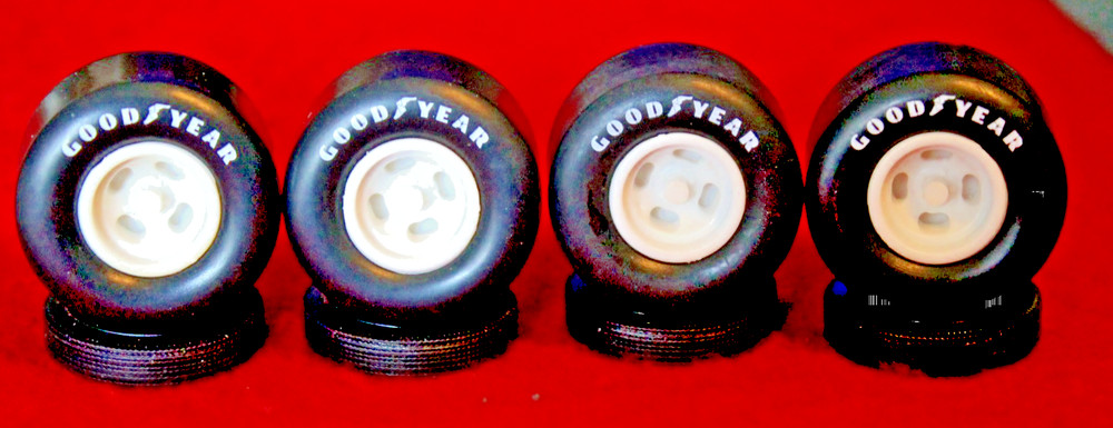 4 (GOOD/YEAR SUPER WIDE RACING SLICKS WIDE RACING WHEELS WITH STUDS & AXLES 1/25