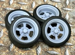 1/24 Scale: 21/20 Inch “Billet Dominator” Wheels With Wide Rear Street Tires