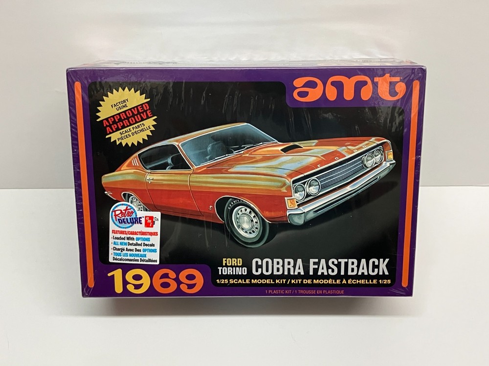 AMT 1969 Ford Torino Cobra Fastback 1/25 Model Kit AMT1217M/12 (NEW)