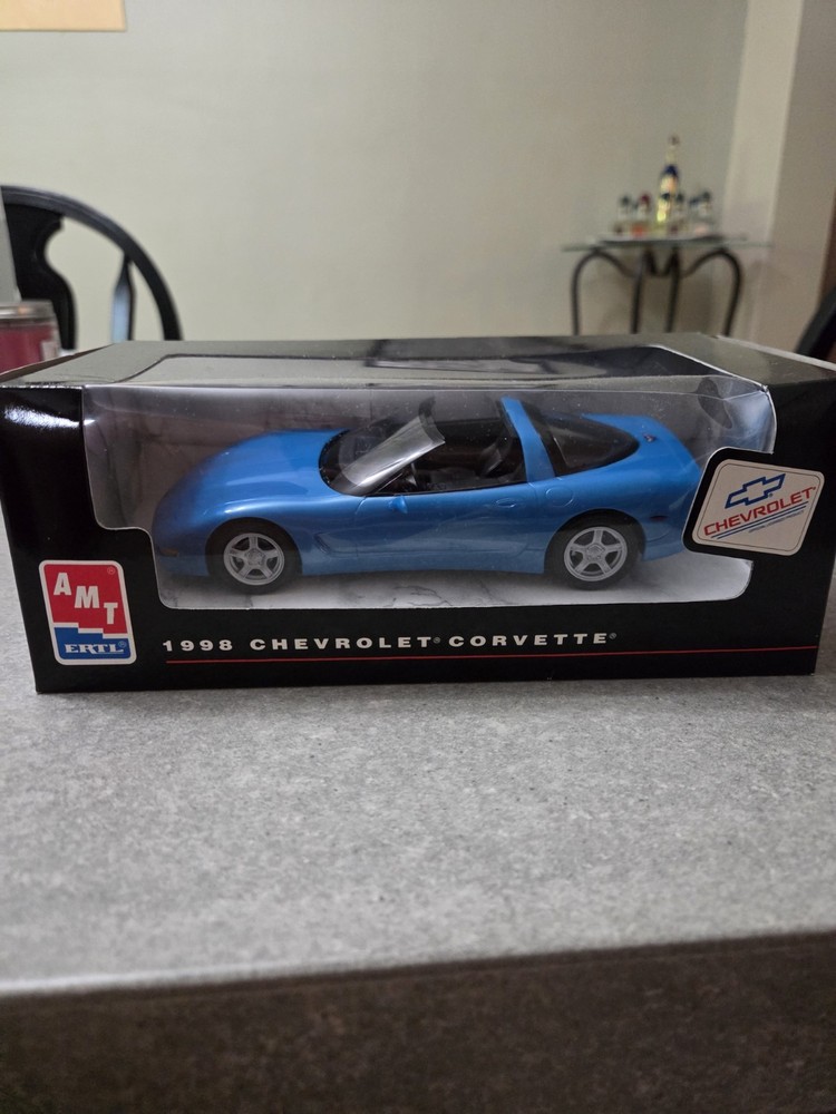 AMT ERTL 1998 Chevrolet Corvette Convertible Blue New In Box