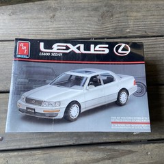 AMT ERTL Lexus LS400 Sedan 1:24 Scale Car Plastic Model Kit 6002, New Sealed