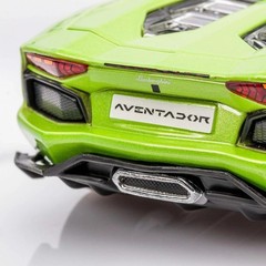 Lamborghini Aventador Roadster 1:24 Scale Die-Cast Model Kit