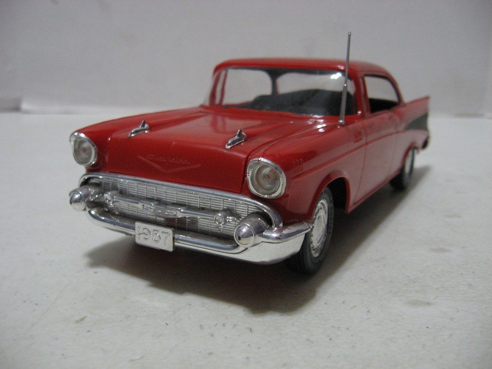 Monogram Red/Black 1957 Chevy Hardtop 1/24 Scale Built Model Kit #2225