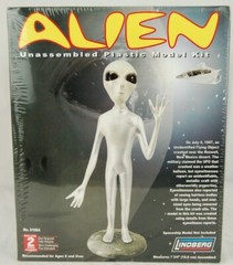 Alien Rosewell 7 3/4 Inch Unassembled Plastic Model Kit skill level 2 lindberg