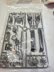 Tamiya 1:24 Mercedes – Benz AMG 500SL 6.0-4V Model Kit