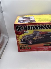 ’32 Ford Street Rod Motorworks by Revell 1:24 Skill 2 Model Kit