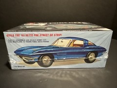 AMT 861 Chevrolet Corvette Split Window Sting Ray 454 1:25 Model 2n1 2015 Sealed