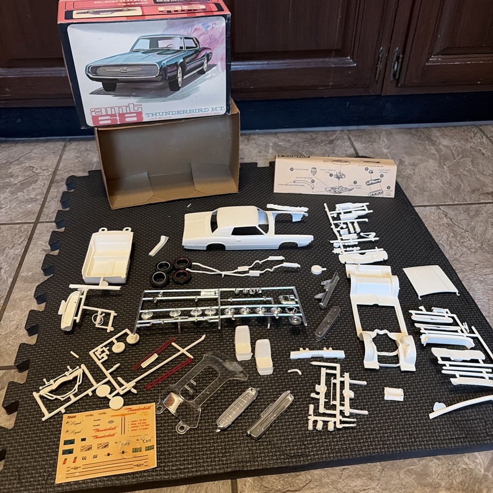 Vintage AMT 1968 Ford Thunderbird Car Model Kit W/Box