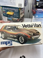 VINTAGE ORIGINAL MPC 1/25 SCALE 1977 VETTE VAN UNBUILT MODEL KIT