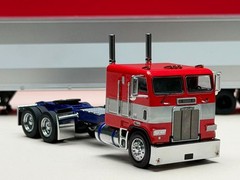1:64 596 HEC G1 Freightliner Container Truck Tractor Model Diecast Metal Car