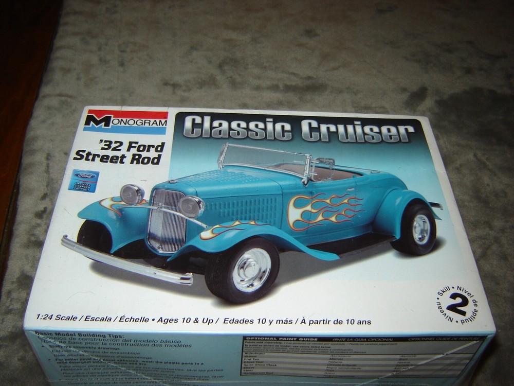 Monogram #85-0882 Model kit 1932 Ford St Rod Factory sealed 1/24 scale 2009 kit