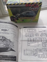 Revell Mercedes-Benz M-Class Snap Model Kit Lost World Jurassic Park