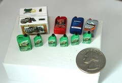 1/18 or 1/24; USelect Quaker State oil products Diorama, shop, Garage; 10 items