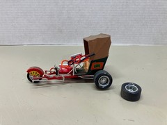 VINTAGE ORIGINAL AMT 1/25 SCALE 1960’S GEORGE BARRIS RICKSHAW JUNKYARD KIT