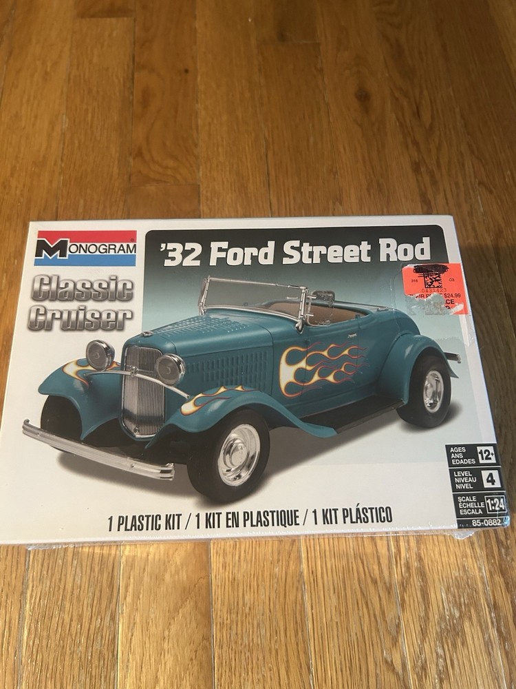 ’32 Ford Street Rod 1:24 Classic Cruiser Scale Monogram Model Kit,Level 2 New