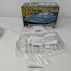 AMT 1965 Pontiac Bonneville Sport Coupe 3’n1 1260 1:25 Model Kit Open Box L7