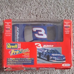 Revell Pro Finish Dale Earnhardt Jr #3 ACDelco Monte Carlo 1:64 Model Kit