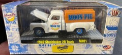 M2 Machines 1949 Studebaker 2R Truck Moon Pie White/Brown 1/64 NEW