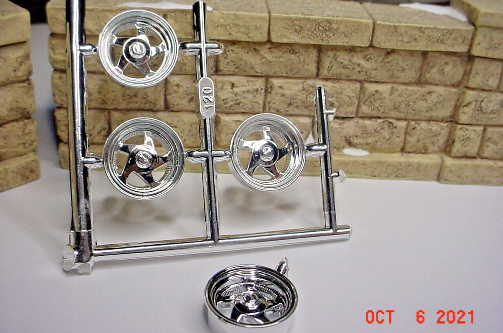 Chrome Twisted 5 Spoke Rims set of 4 1/25 Model Part jy 1382