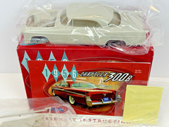 Moebius Models 1207 1/25 1956 Chrysler 300B Car Kit Skill Level 3 Model Kit-NIOB