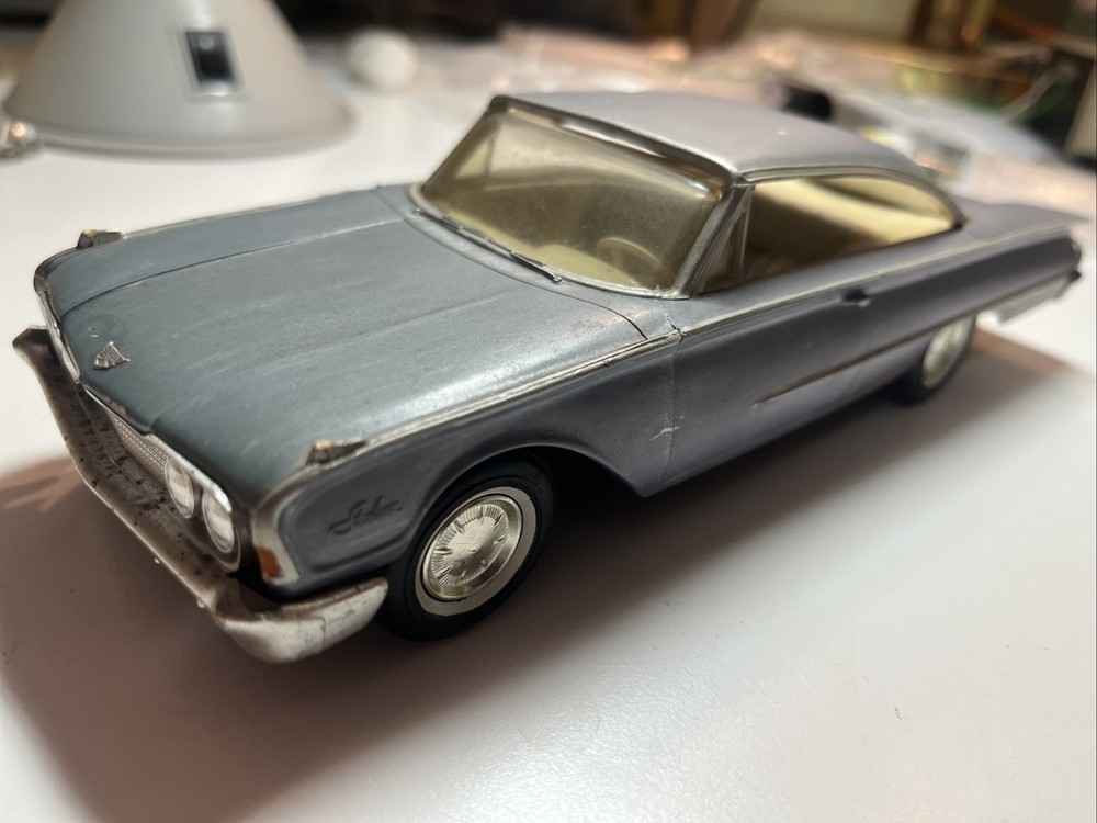 VTG RARE 1960 Release AMT 1960 Ford Starliner Model Kit Built # 1160-139 W/ Box