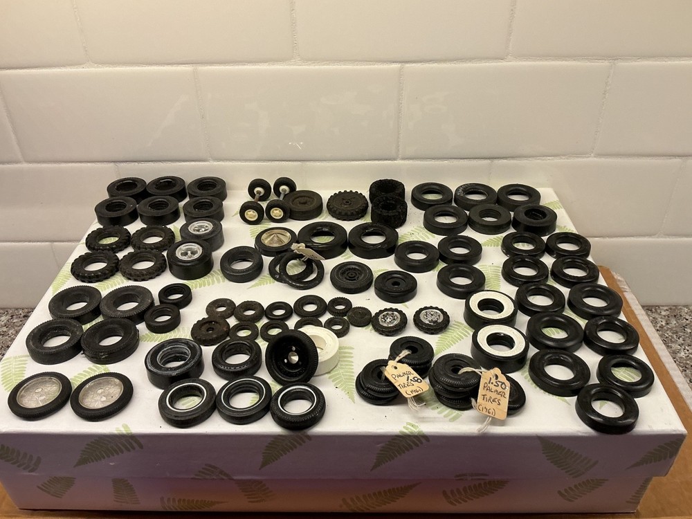 Model Car Lot Of 100 + Rubber / plastic Tires 1:24 and 1:25