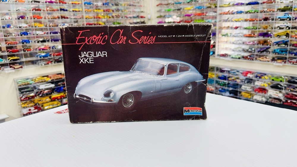 Monogram Exotic Car Series Jaguar XKE 1:24 model kit Open Complete See Photos