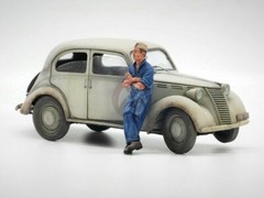 Model Victoria 1/35 Fiat Berlina 1100 A Militare (with Interiors & Figure) 40103