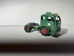Atlantis White-Fruehauf Gasoline Truck – Sinclair Dino 1:48 Scale (Built Model)