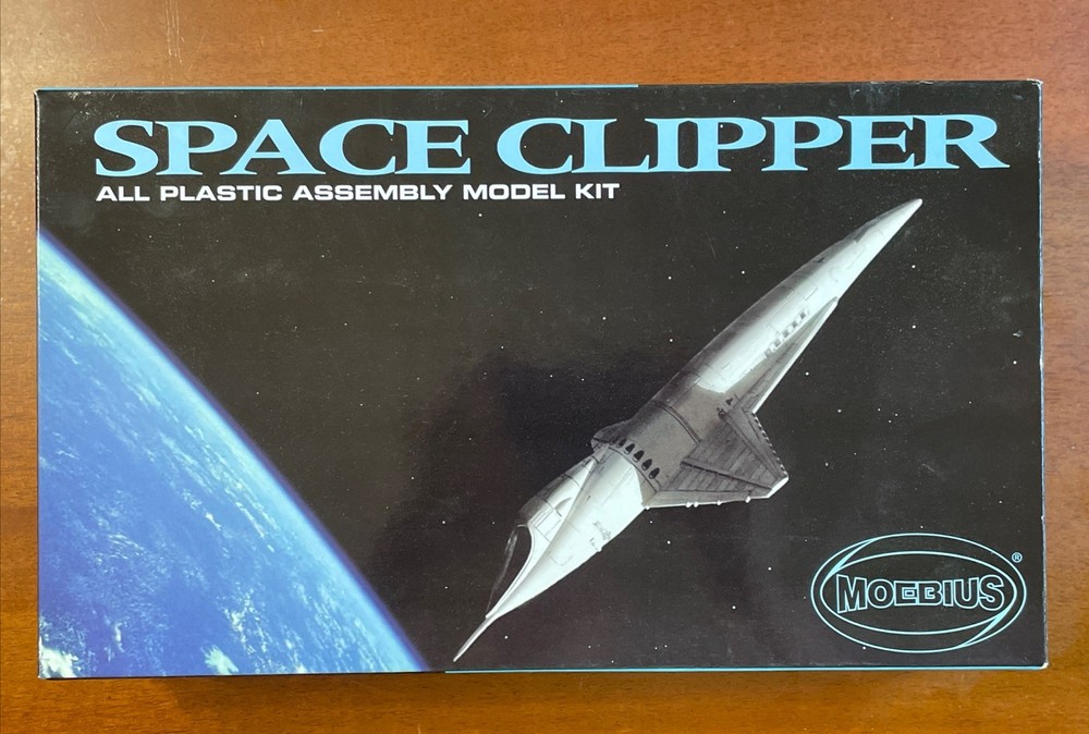 Space Clipper – Unassembled Plastic Spacecraft Kit#2001-2