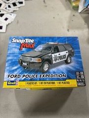 Revell Snap-Tite Ford Expedition Police SSV. 1:25. New Sealed 85-1228 SH