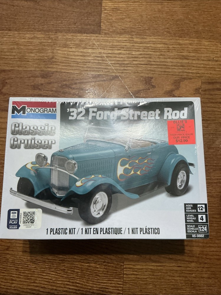 Monogram Classic Cruiser ’32 Ford Street Rod 1:24 Scale Model Car Kit