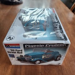 NEW Vintage MONOGRAM 1932 Ford Street Rod Model Kit. Skill Level 2