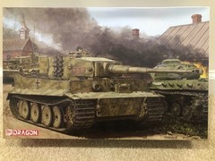 1/35 German TIGER I “Otto Carius Battle of Malonovka” ~ Dragon #6888 +bonus